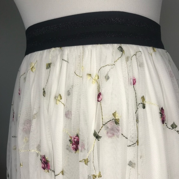 Romantic soft tulle floral and lace midi skirt - Picture 4 of 4